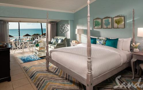 Caribbean Beachfront Grande Luxe Club Level Room - GB (5)